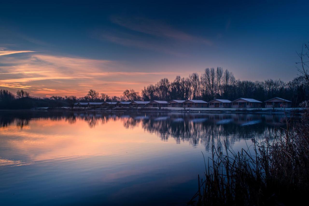 Lake Pochard Holiday Lodges South Cerney Exterior foto